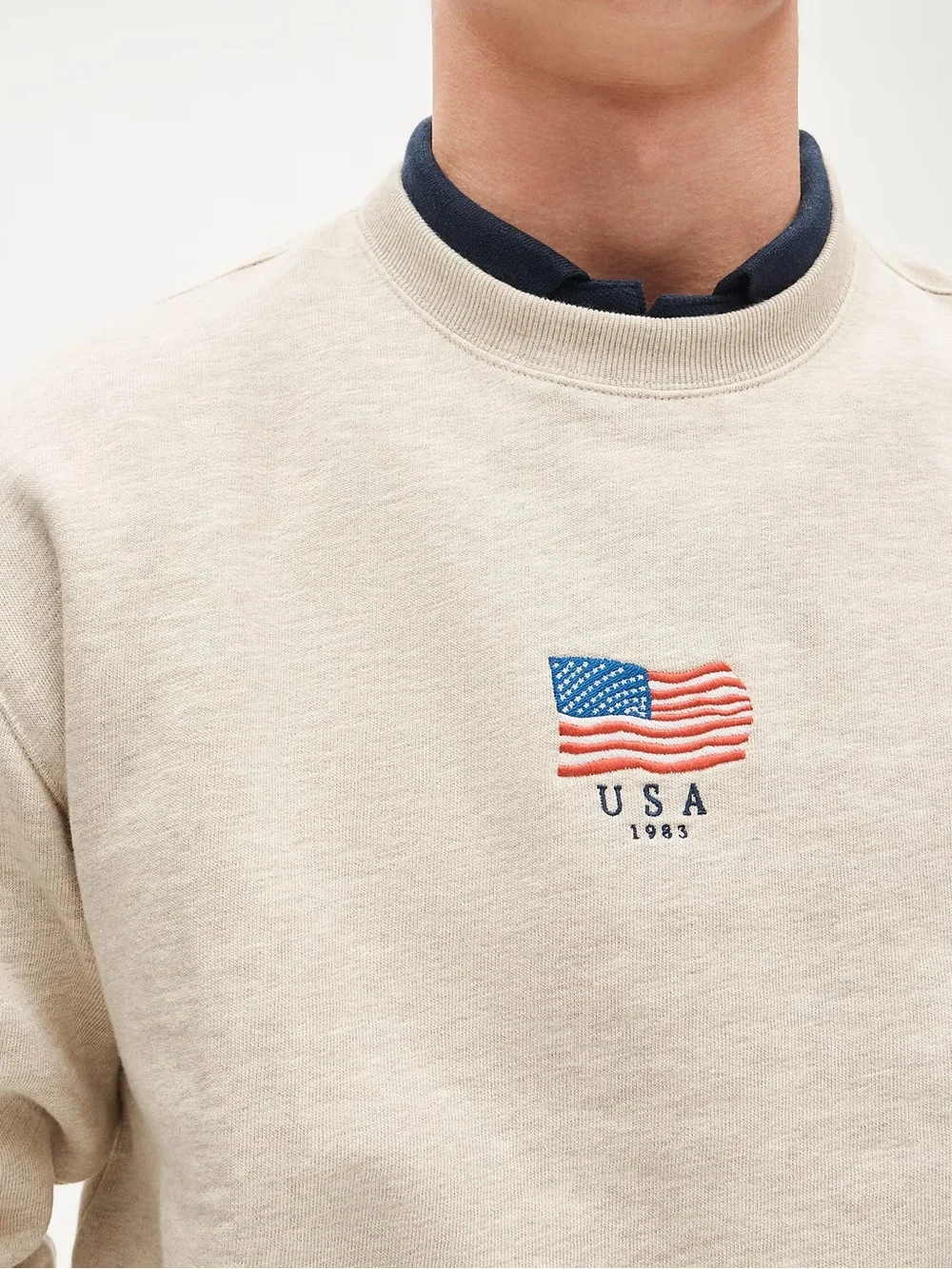 J. CREW '83 fleece sweatshirt with flag embroidery Heather Ecru Size M $98 CR210 - Picture 4 of 9